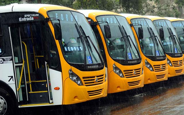 Salvador tem 29 microônibus apedrejados e um atingido por tiro