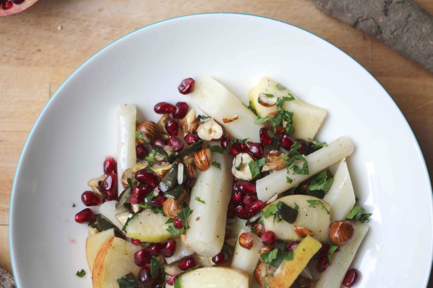 HOME OF HAPPY: SCHWARZWURZELSALAT MIT APFEL {WINTERLICHER POWERFOOD}