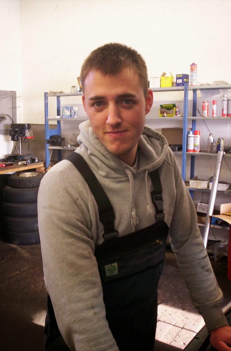 Blue Collar Workers and guys who want to be workers: BLUE COLLAR