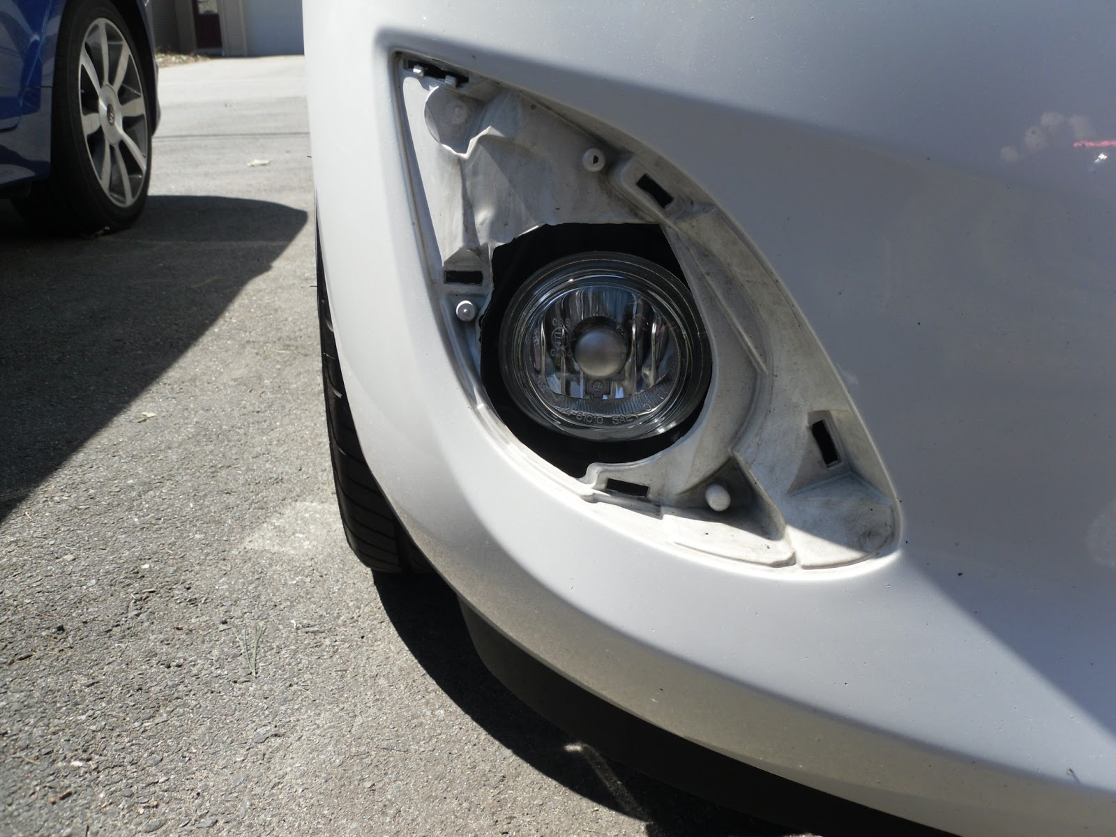 Domii's Mazda 2 DIY Mazda2 OEM Foglight Install