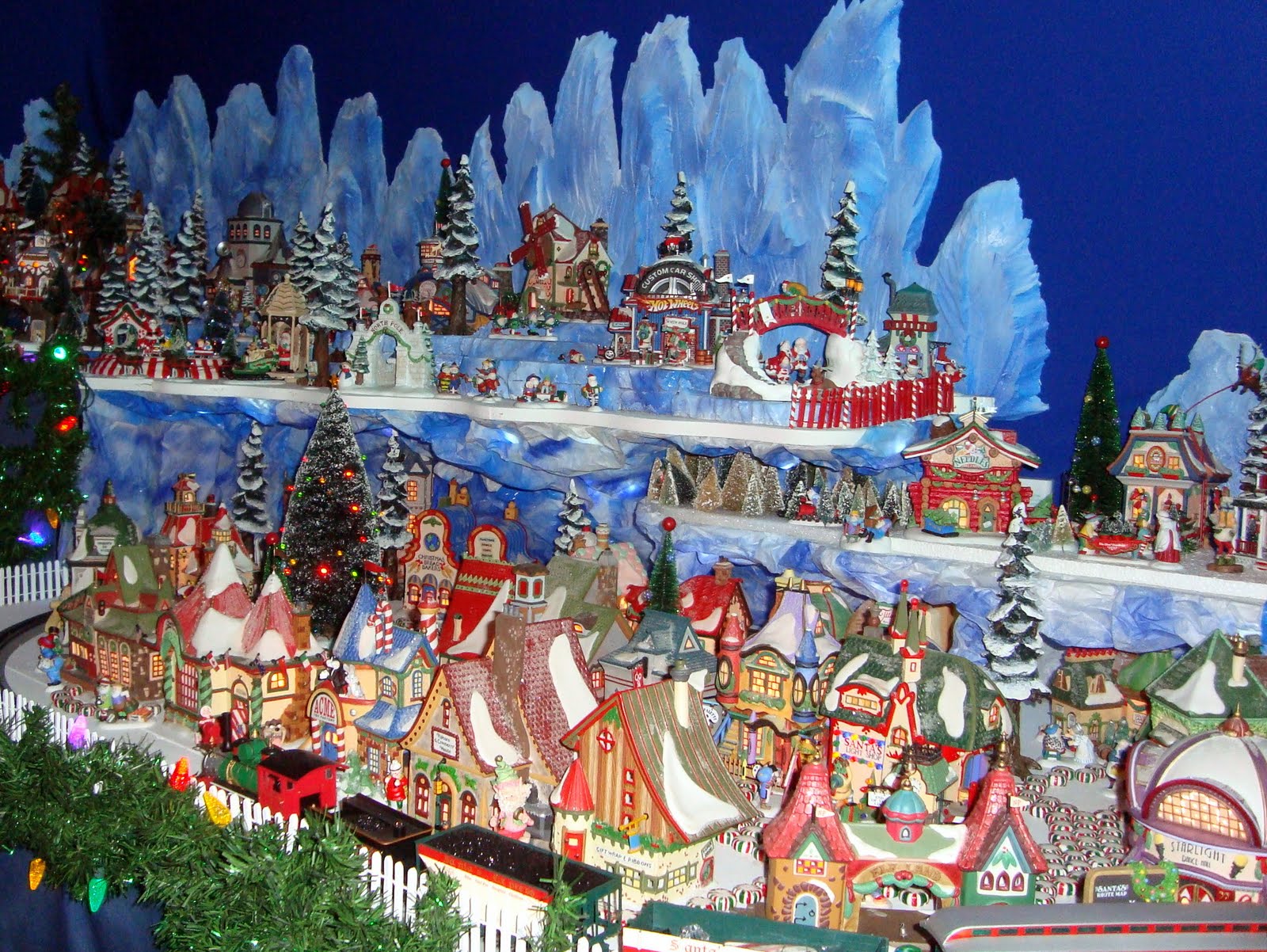 Highway Runner CHRISTMAS HOUSE IN MENIFEE, CA