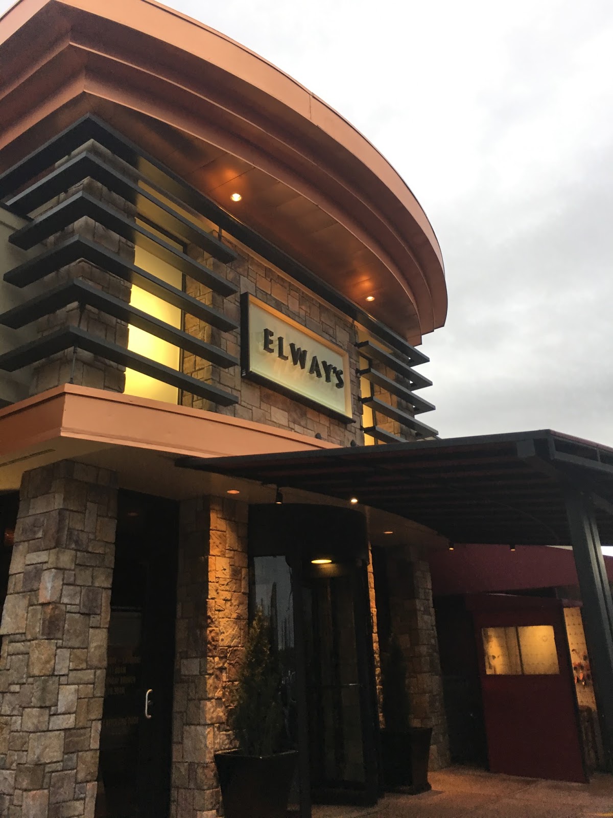 GREAT EATS HAWAII ELWAY'S CHERRY CREEK, COLORADO