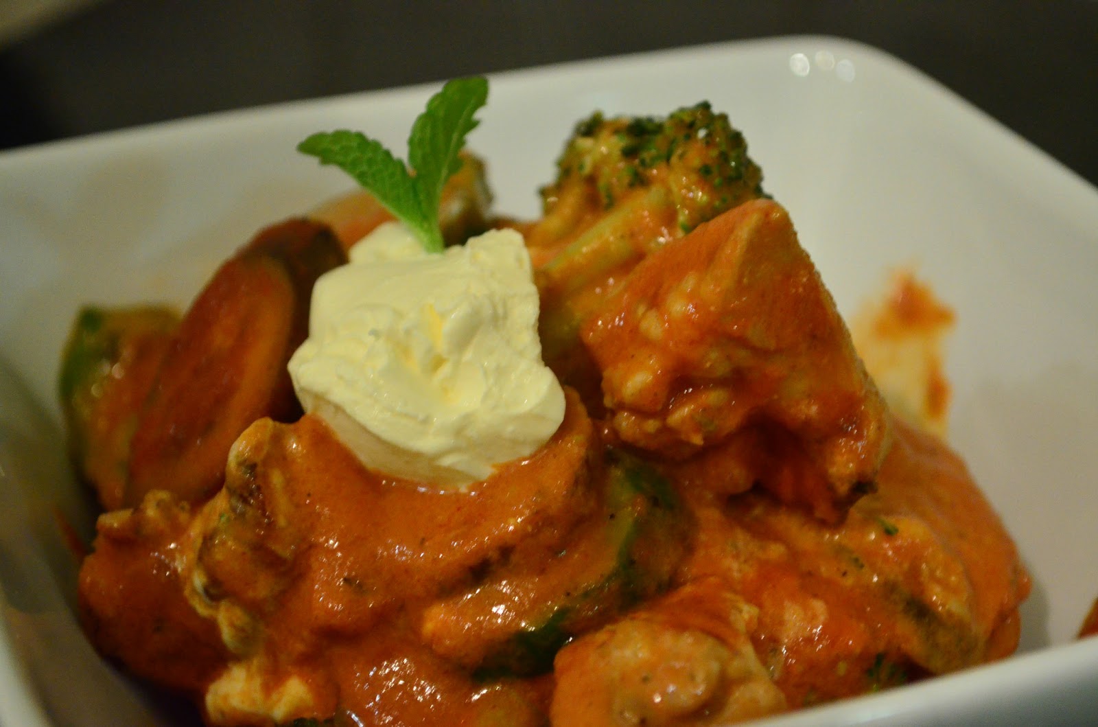 Forever Nutrition Paprika chicken with eggplant, zucchini and a creamy