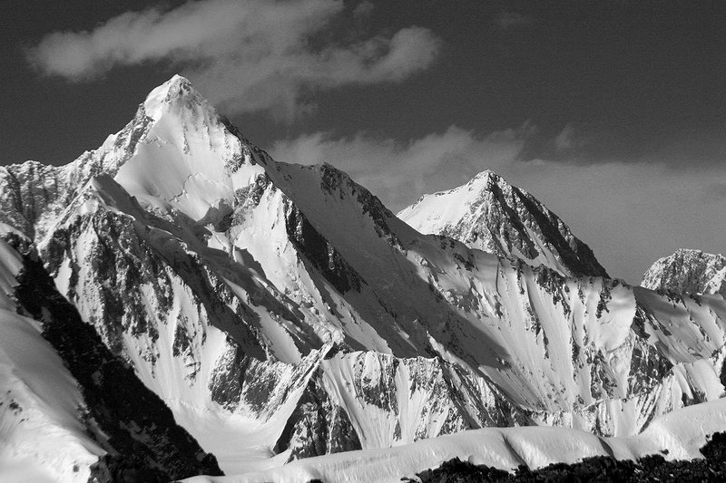 Peak in Batura Glacier. Kampire Dior I 7168 m and Pamri Sar I (Arbuzzo peak) 7016 m Batura Glacier Batura Muztagh Hunza, Gilgit Baltistan Pakistan