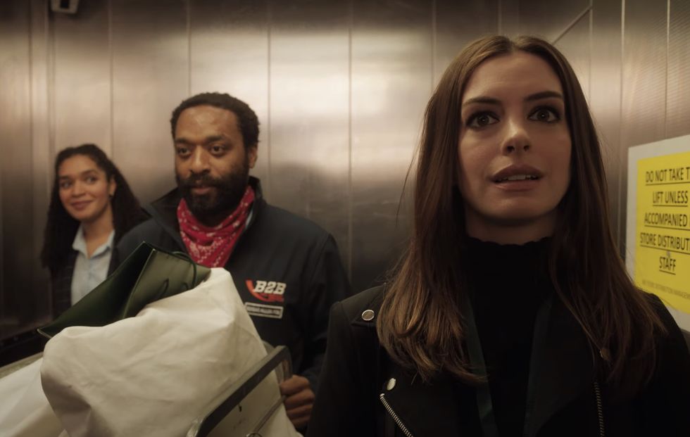 anne hathaway y chiwetel ejiofor en confinados