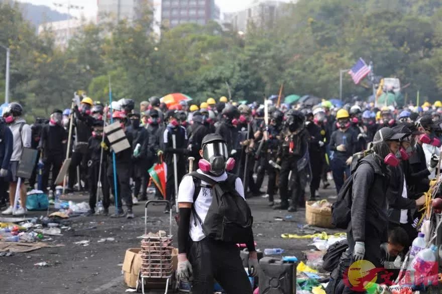 2010 - 2012 恩膏引擎全力開動!!: 香港暴亂:政府應變加劇顏色革命的情況