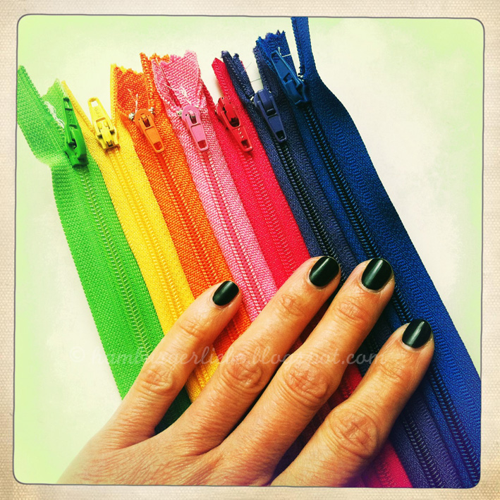 How to make Zippers Pencil Case. DIY Tutorial