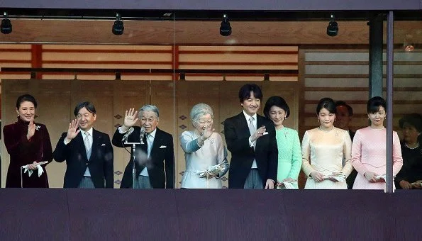 Empress Michiko, Crown Prince Naruhito, Crown Princess Masako, Prince Akishino, Princess Kiko, Princess Mako and Princess Kako