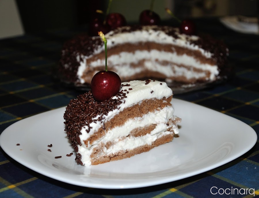 http://cocinarch.blogspot.com.es/2017/07/tarta-de-la-selva-negra.html