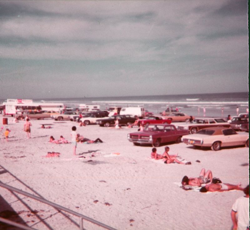 35 Fascinating Photos Capture Everyday Life of Daytona Beach in the