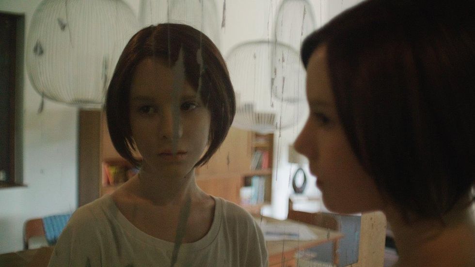 Mujer con la boca abierta Descripción generada automáticamente