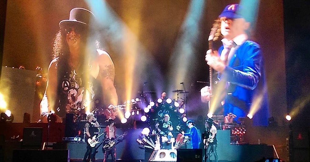 GUNS N’ROSES - Angus Young degli AC/DC sul palco per due brani (video ...