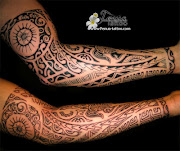 Tatouage Polynésien sur le bras avec tiki et tortue tatouage polynesien avec tortue tiki sur le bras par tahiti tattoo sanary entre toulon et marseille dans le var