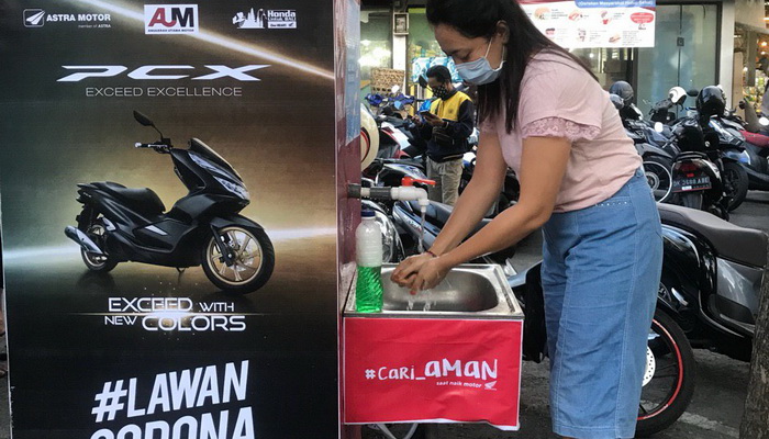 Edukasi Hidup Bersih dan Sehat, Dealer Aum Siapkan Wastafel di Puskesmas Denbar