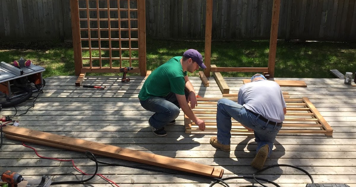 Cozy.Cottage.Cute.: A Trellis / Privacy Screen for the Deck