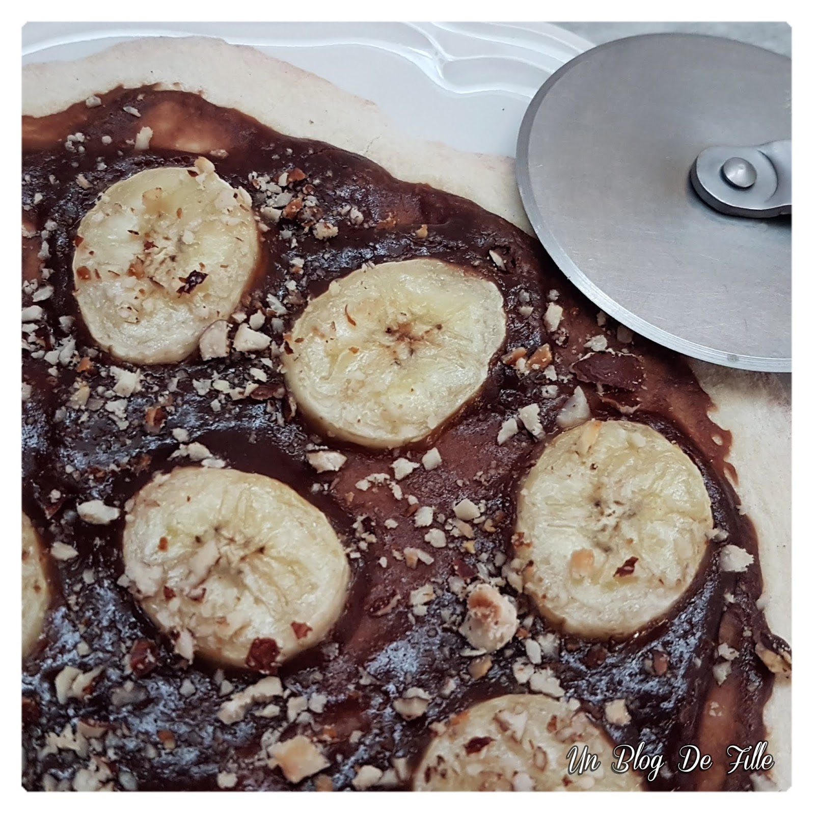 http://www.unblogdefille.fr/2020/05/recette-pizza-chocolat-banane-healthy.html