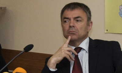 Две заповеди една след друга получи Любомир Любенов, възстановен от Върховния административен съд за началник на образователния инспекторат в Стара Загора