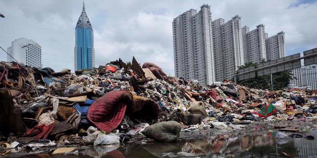 Sampah di Pedesaan vs Perkotaan: Perbedaan Tantangan dan Pengelolaan