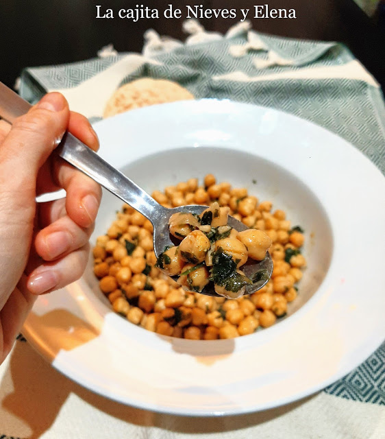 Ensalada de garbanzos, limón y comino