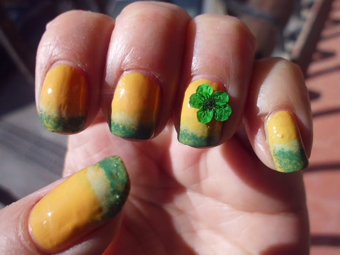 manicura con degradado en verde