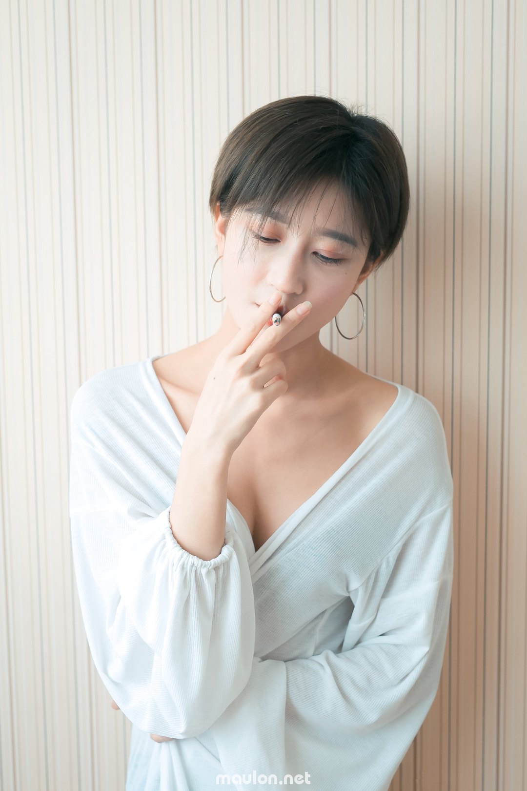 AnhSex18.Net | Em muốn hút thuốc, hả, em muốn hút thuốc?