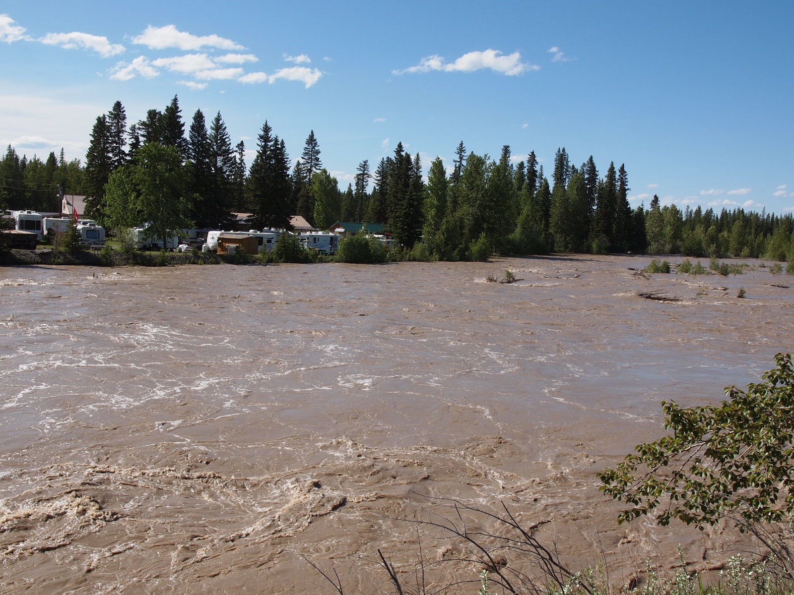 Alberta West News: Heavy rain causes flooding in the Clearwater River