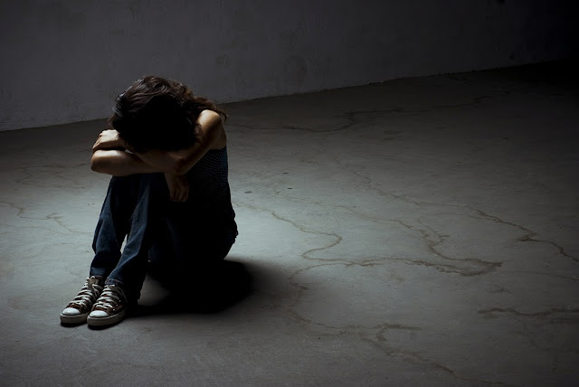 ट्रेन के टॉयलेट में महिला कैदी के साथ कांस्टेबल ने किया रेप - newsonfloor.com