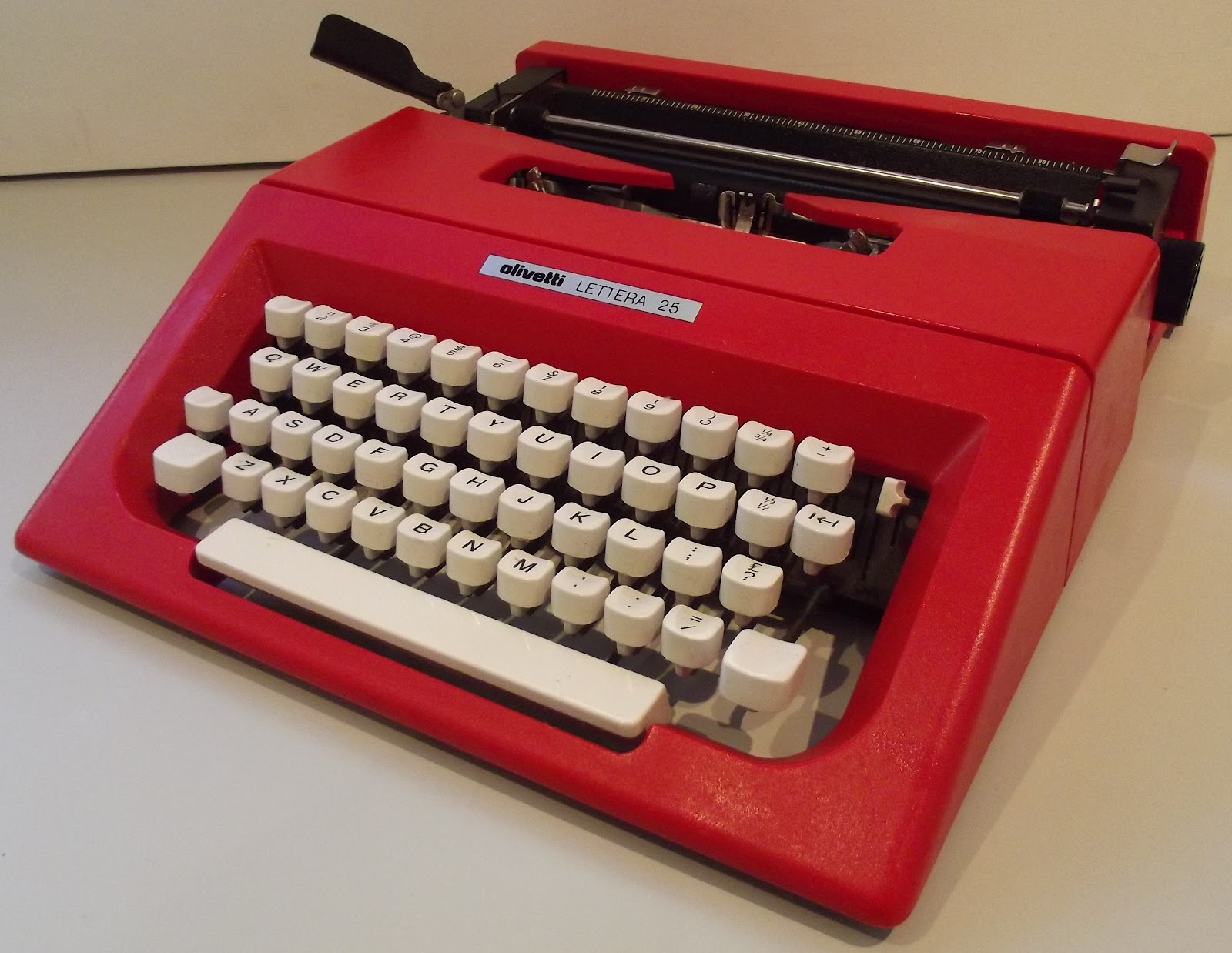 oz.Typewriter Most Popular Models of Manual Portable Typewriters, 198090