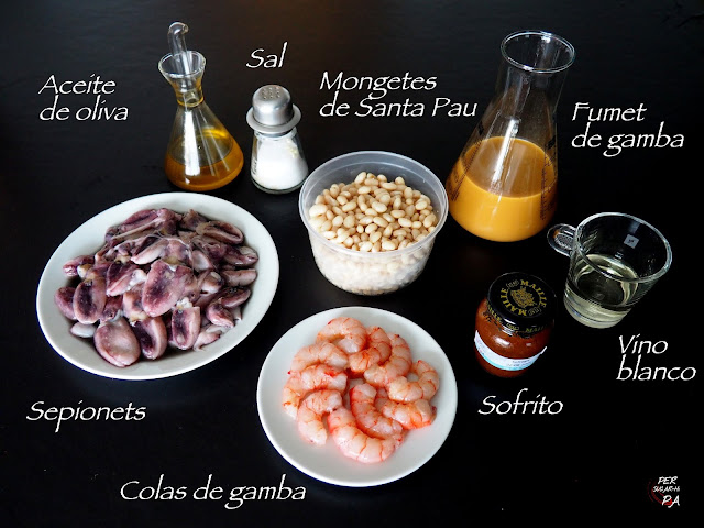 Fesols de Santa Pau con sepionets en su tinta y gambas, legumbres con un intenso sabor marinero.
