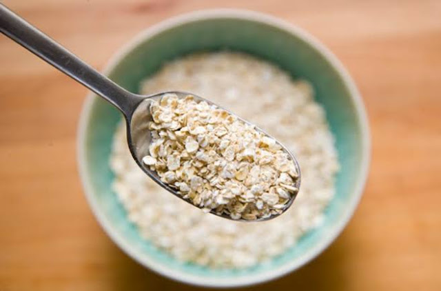 الشوفان لترطيب البشرة لكبار السن