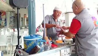 Kisah Mantan Manajer Bergaji Ratusan Juta Rupiah yang Memilih Jualan Es Cincau di Jalan