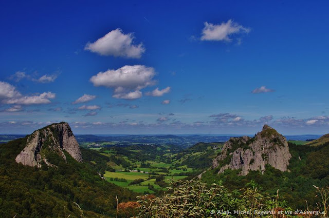 Les roches Tuilière et Sanadoire, Puy-de-Dôme.