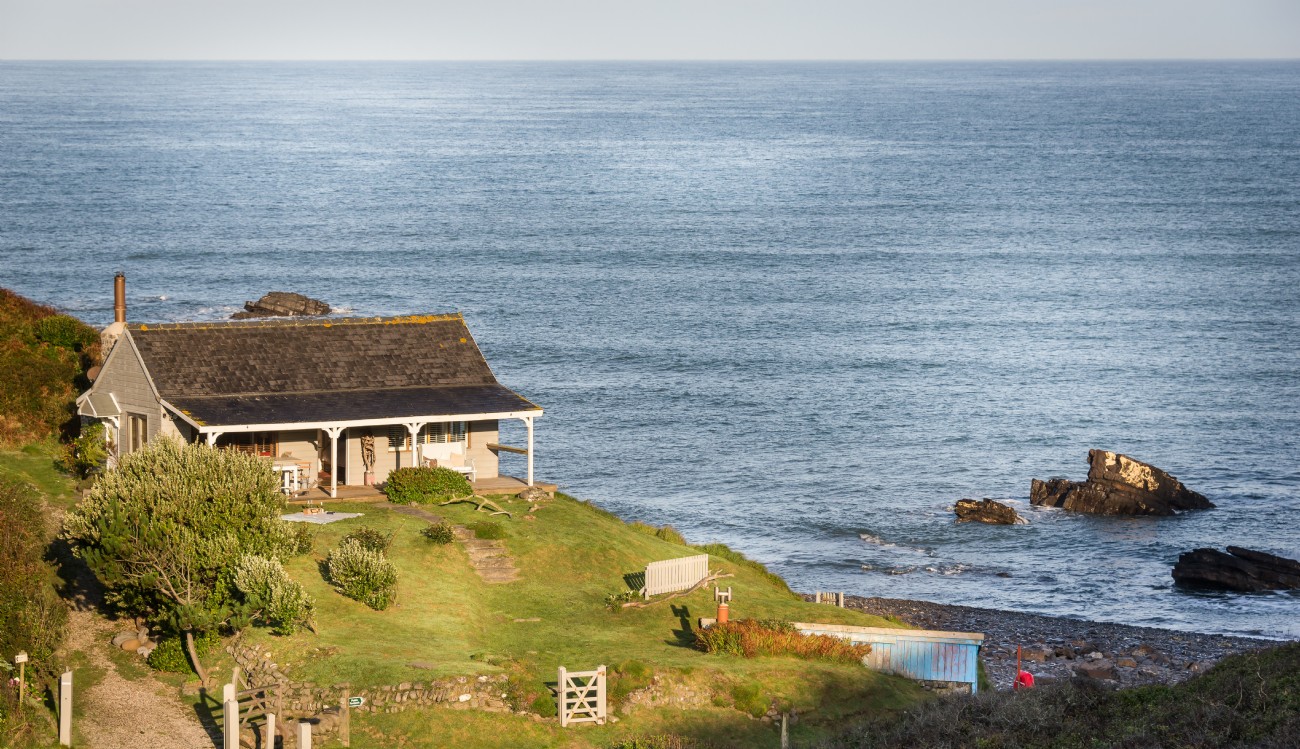 mytinyhousedirectory THE BEACH HUT Widemouth Bay, Cornwall, UK
