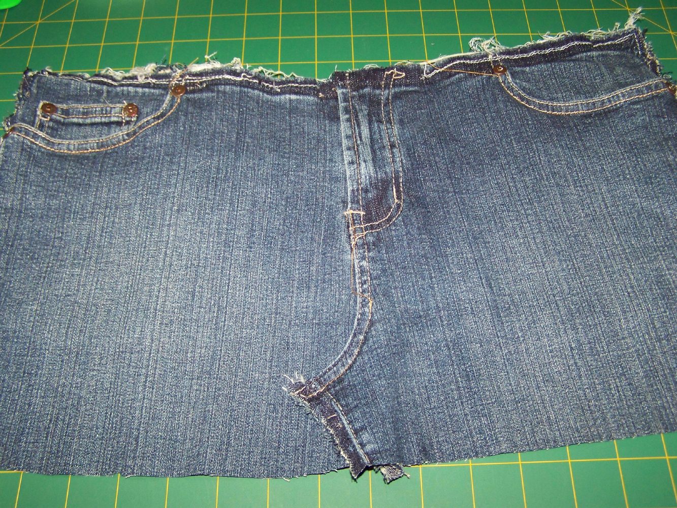 SHARLZNDOLLZ: Craft tutorial - Humbug denim pencil case from recycled jeans