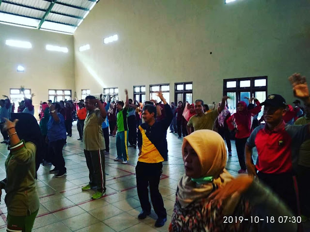 Persit Koramil Trucuk Senam Bersama Muspika