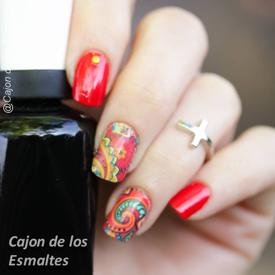 Uñas con madalas florales