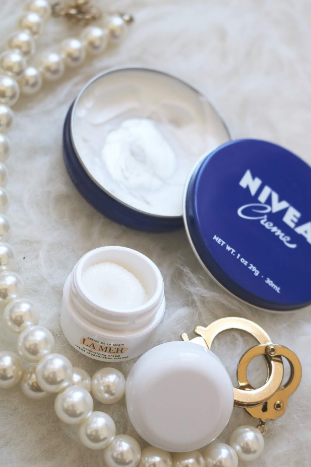 LA MER Crème vs. NIVEA Crème 325 vs 5 which one performs better?