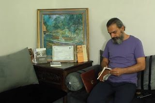 فنان عراقي مقيم في المغرب يناشد الملك للحصول على الجنسية