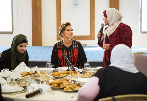 Queen Rania visited the governorate of Ma’an and met with a group of women activists and community leaders