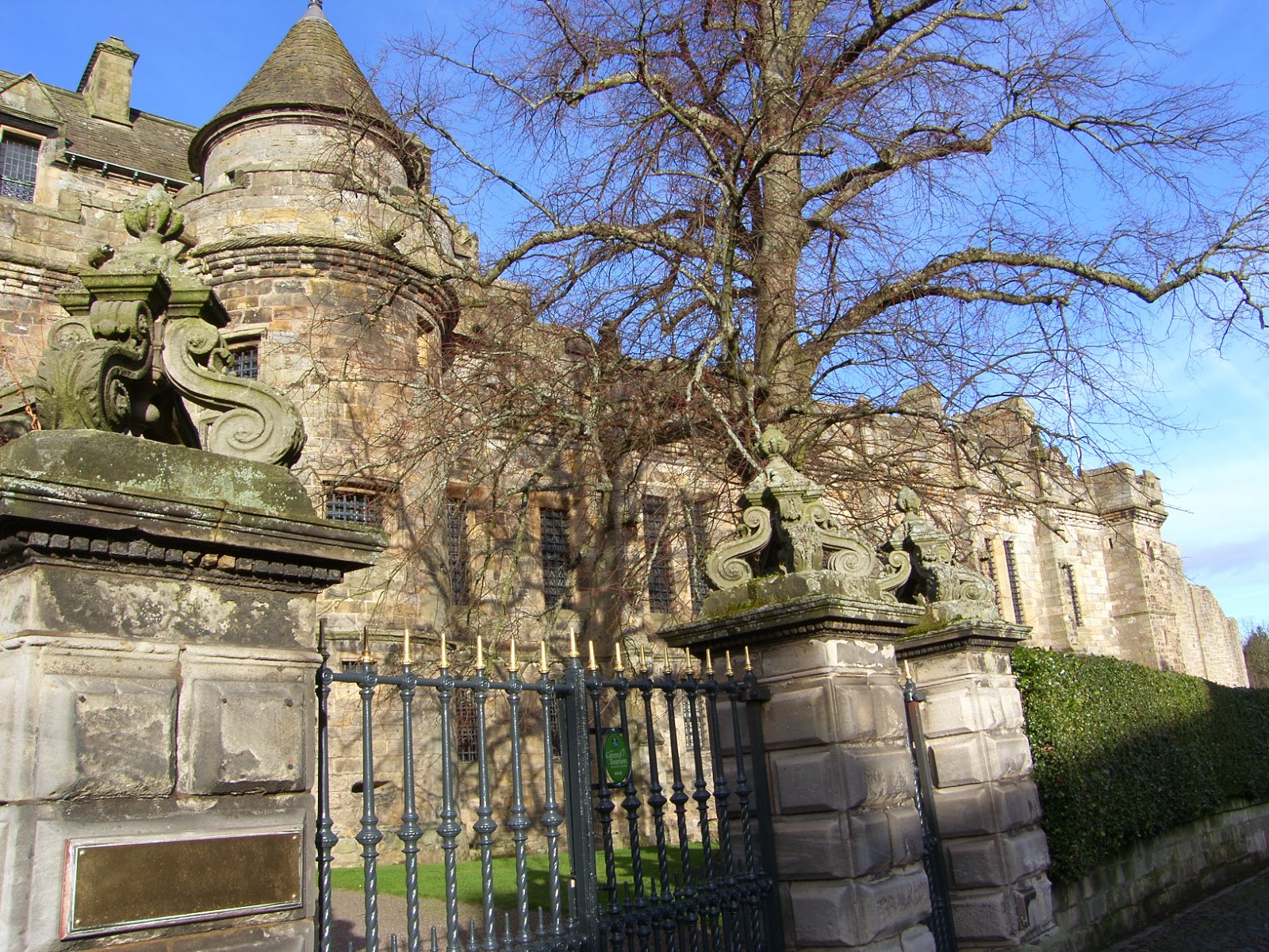 Located in the ancient village of Fal;kland Fife.