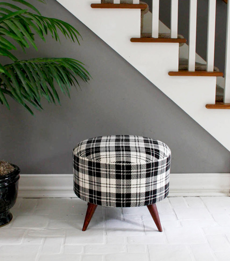 This DIY ottoman is plaid-tastic! A great simple addition to a living room