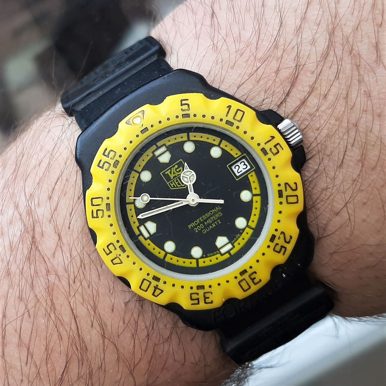 TAG HEUER ENTHUSIAST: GALLERY: TAG Heuer Formula 1 Quartz Watch