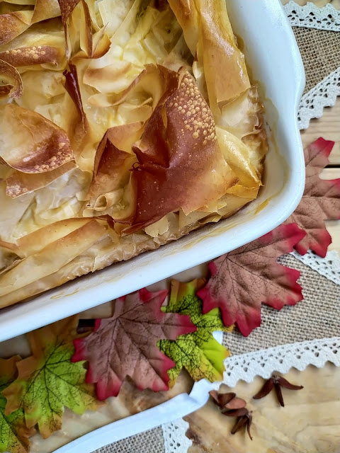 Receta de tarta de higos con queso y masa filo. Postre de otoño. Fácil, rico, cremoso, con horno. Cuca