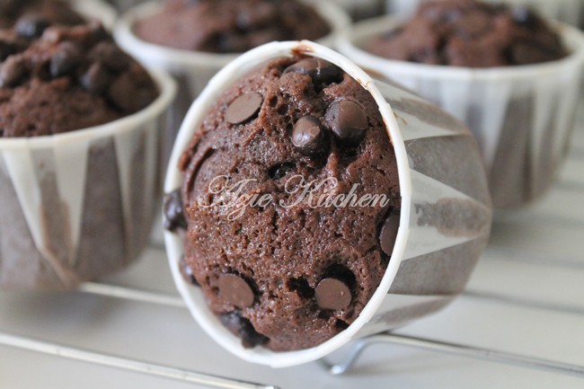 Super Easy Rich Chocolate Chips Muffin