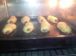 put-rolls-in-the-oven