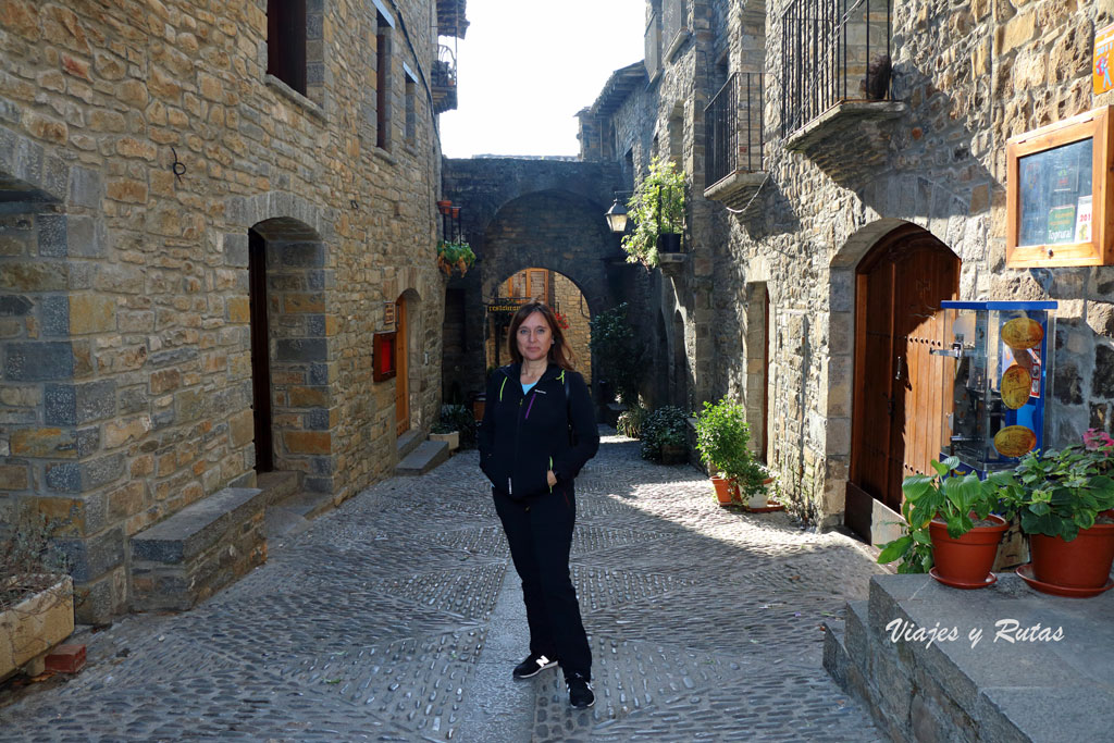 Casas y calles de la Villa Medieval de Aínsa, Huesca