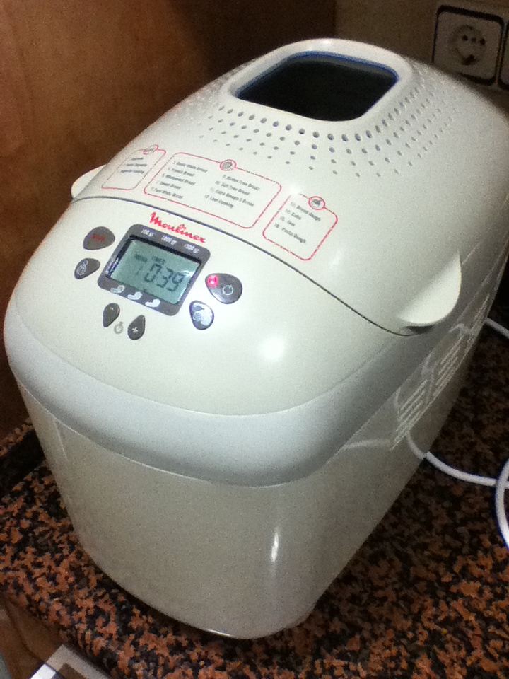 CON LA BARRIGUITA LLENA PAN (Panificadora Moulinex)