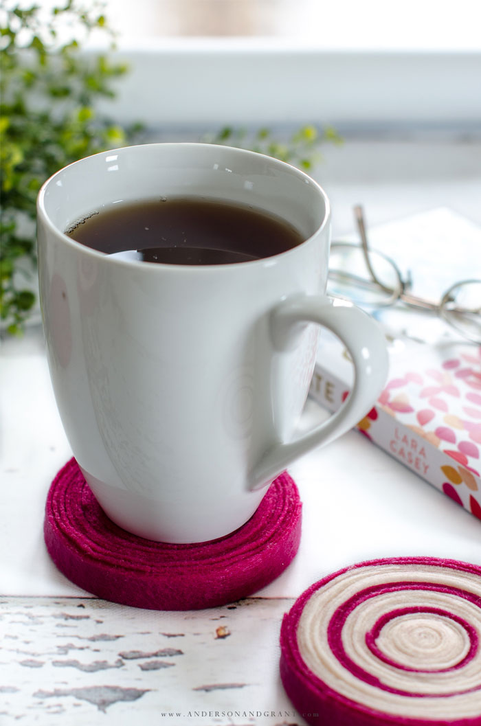 Learn how to make these simple DIY felt coasters for your hot drinks #andersonandgrant #DIY #easyDIY #simplecrafts