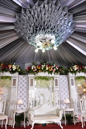 PELAMINAN MODERN FULL DALAM TENDA 300M2  GITA SALON