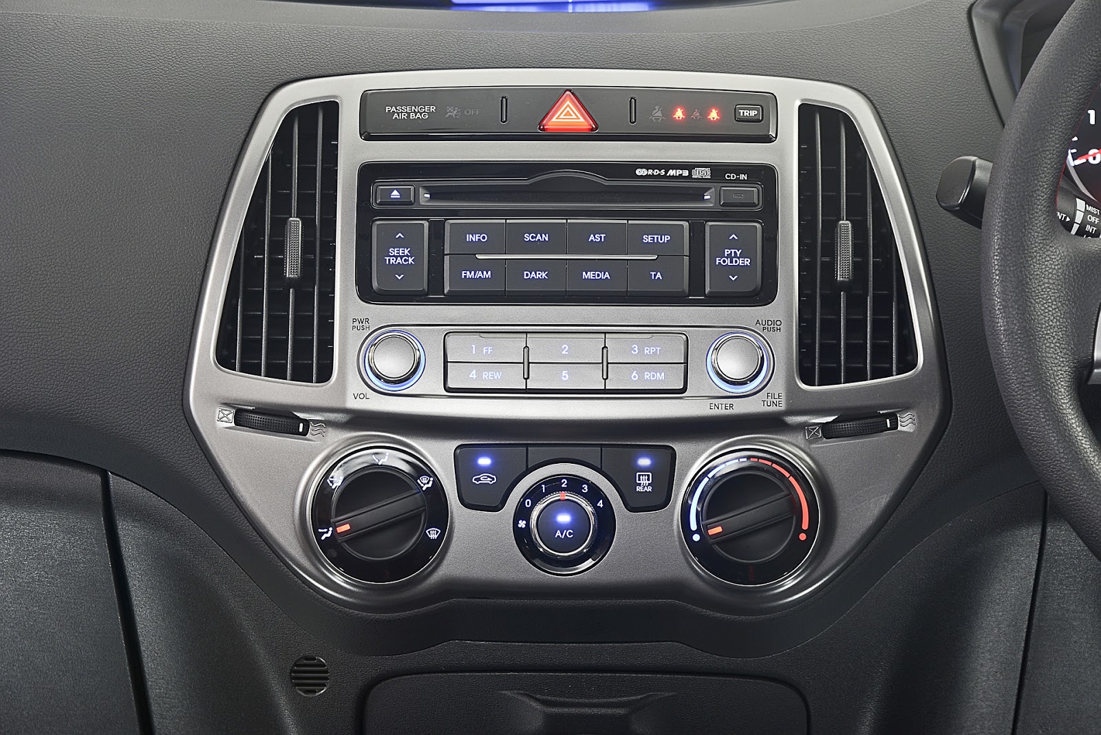 HYUNDAI INTRODUCES NEW ENTRYLEVEL i20 Awesome Cars HYUNDAI